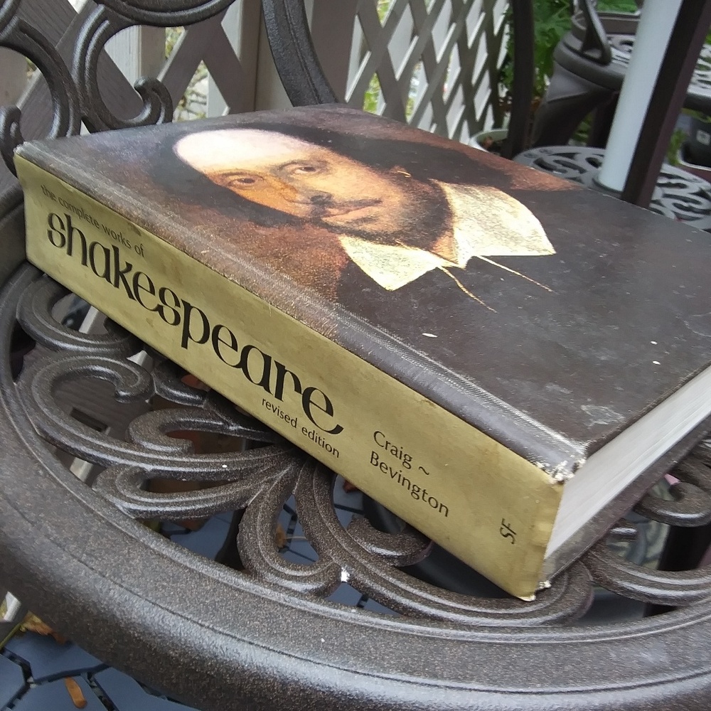 Books - Picture 3 of 8